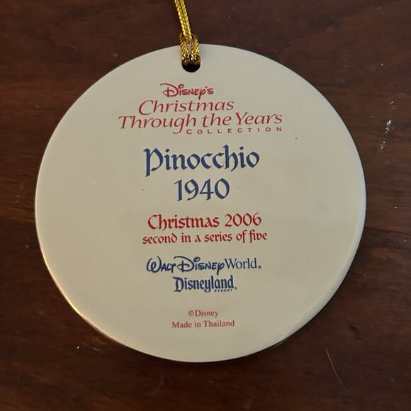 2006 Disney's Christmas Through The Years Ceramic Disc Ornament Pinocchio 1940 - Picture 3 of 3